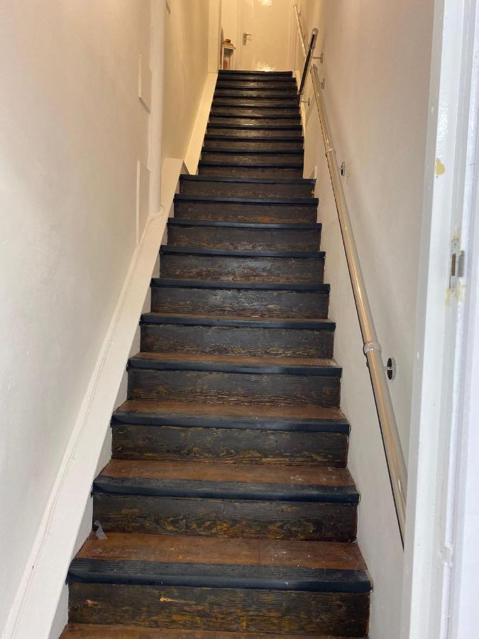 Lovely 1-Bedroom Loft Apartment Above Shop With Free Parking- Long Term Let Available Maldon Exterior foto